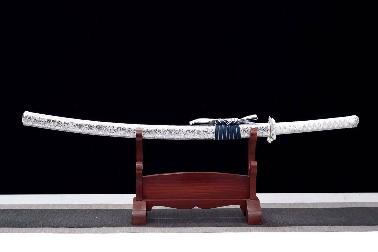Katana Ailes d'Ange – Acier T10 - détail de la tsuba (garde)