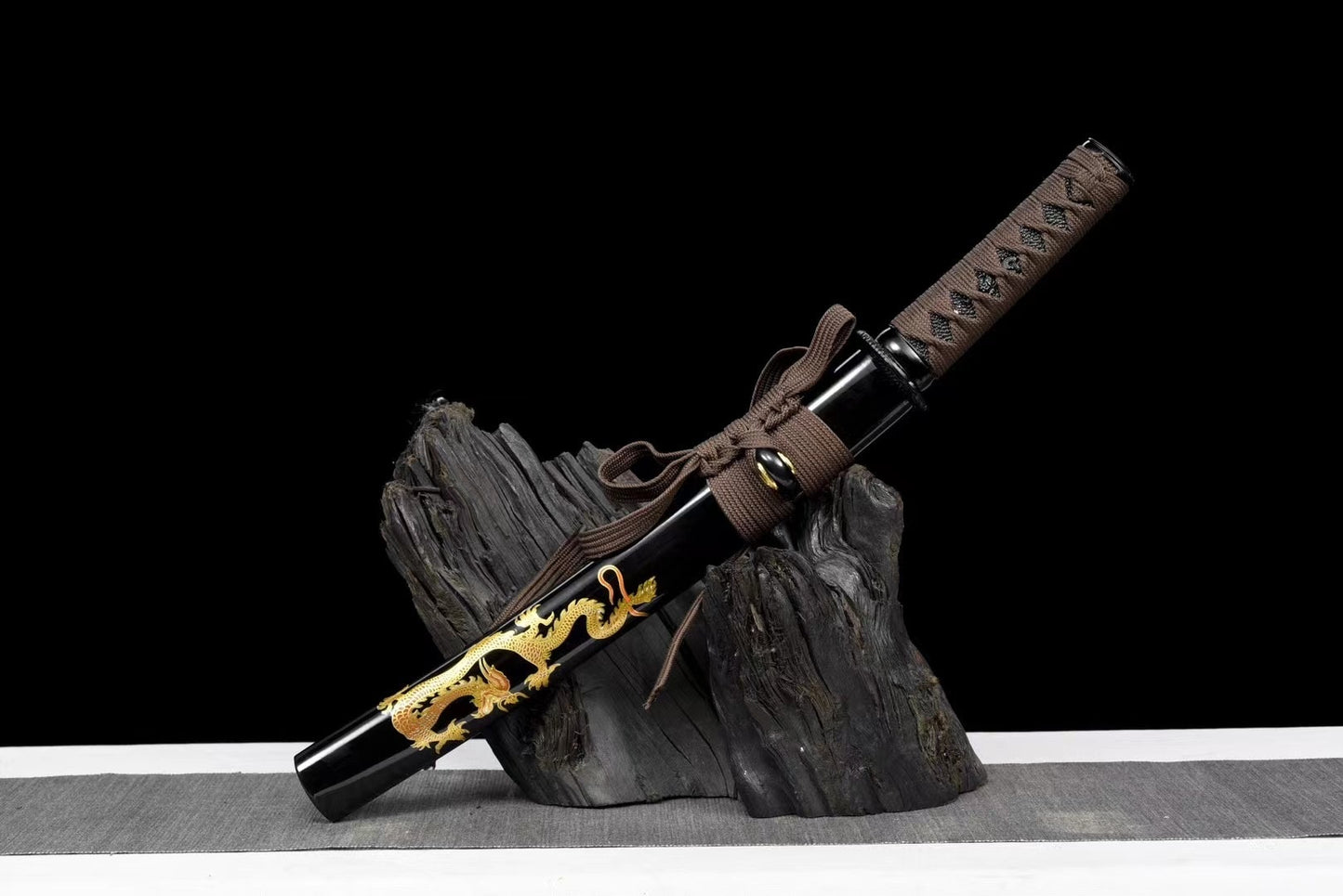 Tsuba artisanale du tanto Yokohama en acier T10