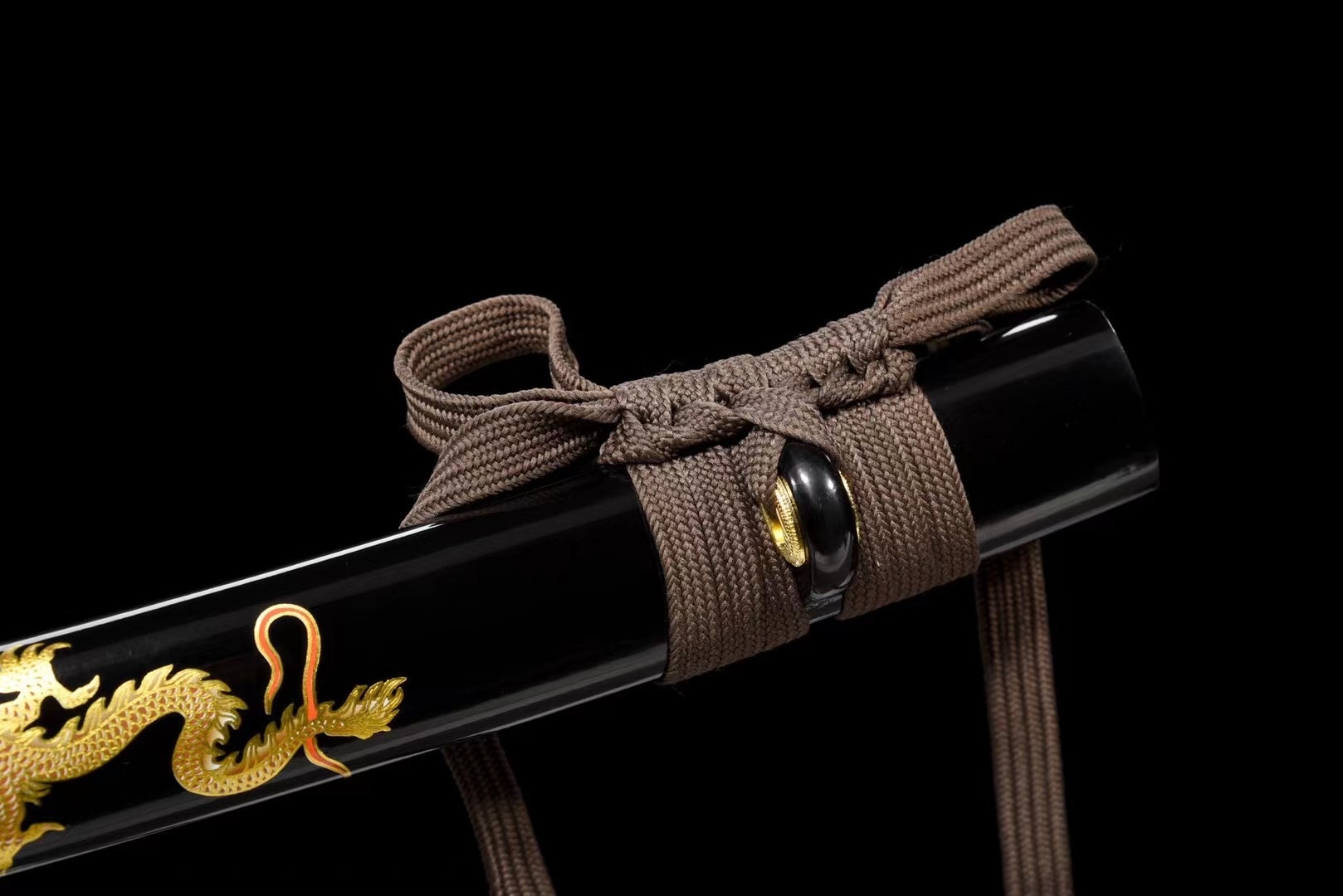 Tanto Yokohama dans sa saya en bois laqué