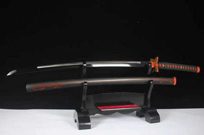 Katana Shinobu Kocho – Demon Slayer Lame Papillon - vue d'ensemble sur fond noir