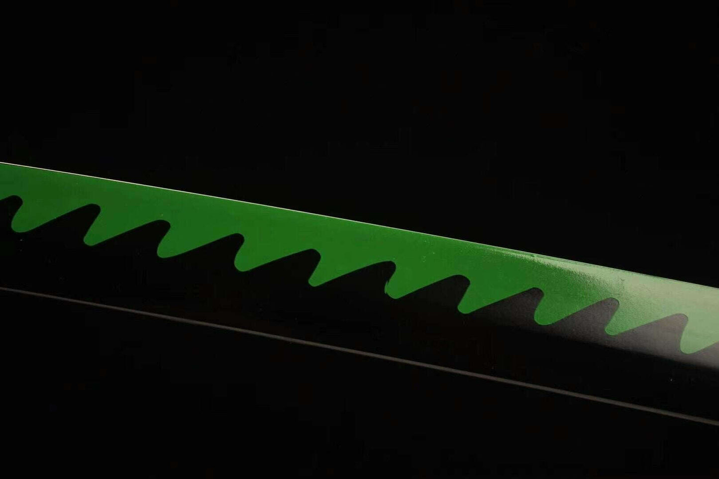 Katana Sanemi Shinazugawa – Demon Slayer Acier 1060 - détail de la tsuba (garde)