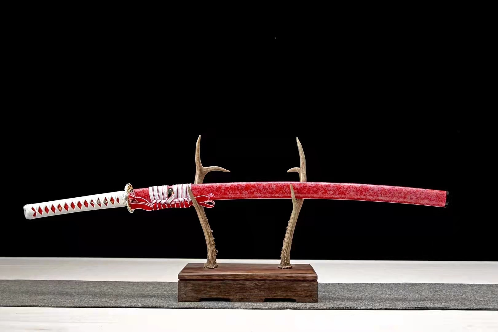 Katana Akita – Acier 1060 - lame dégainée