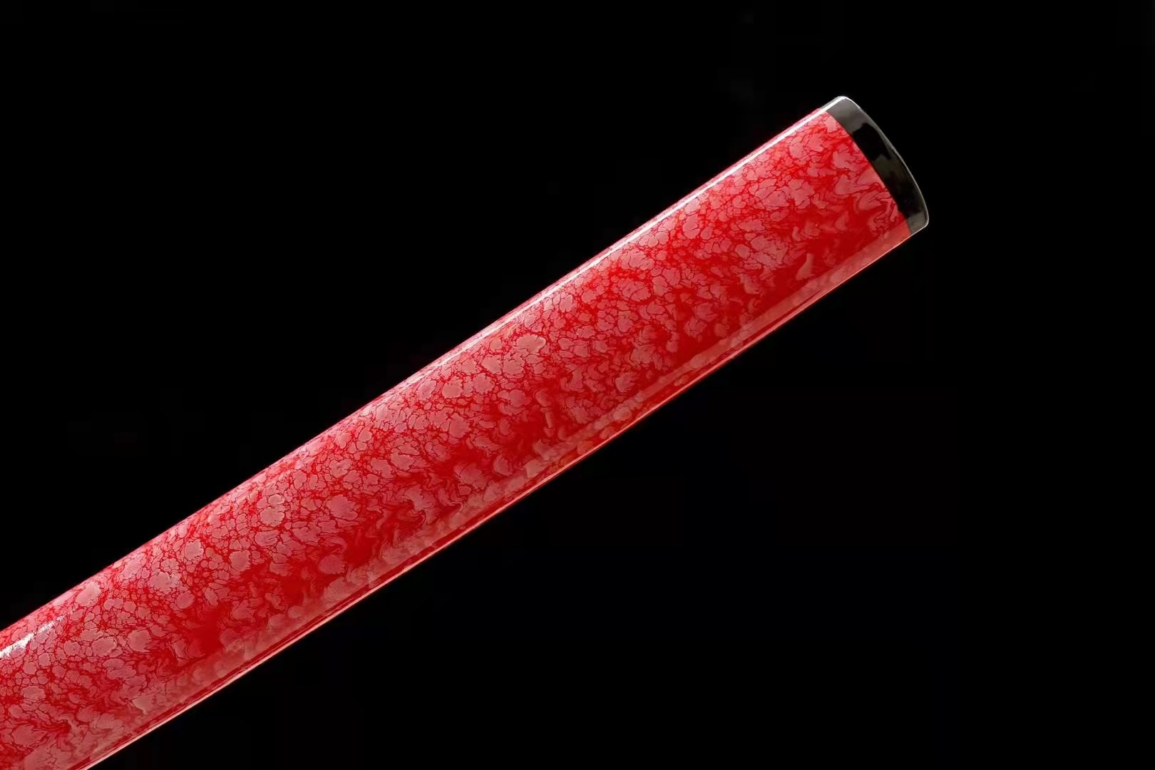 Katana Akita – Acier 1060 - vue d'ensemble sur fond noir