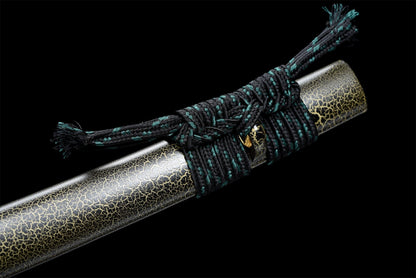 Katana Printemps Doré – Damas - vue d'ensemble sur fond noir