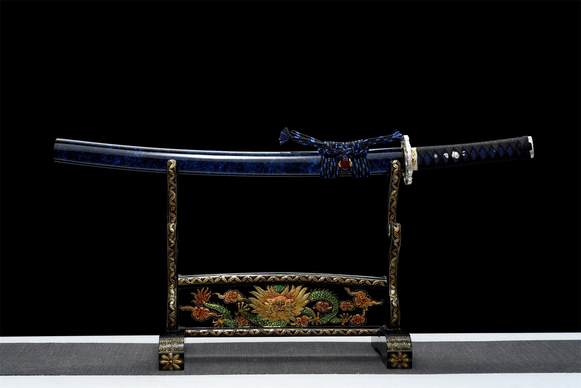 Tsuka tressée du wakizashi Ocean avec menuki traditionnel