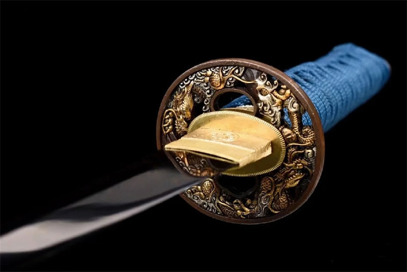 Tsuka tressée du tanto Sabae avec menuki traditionnel