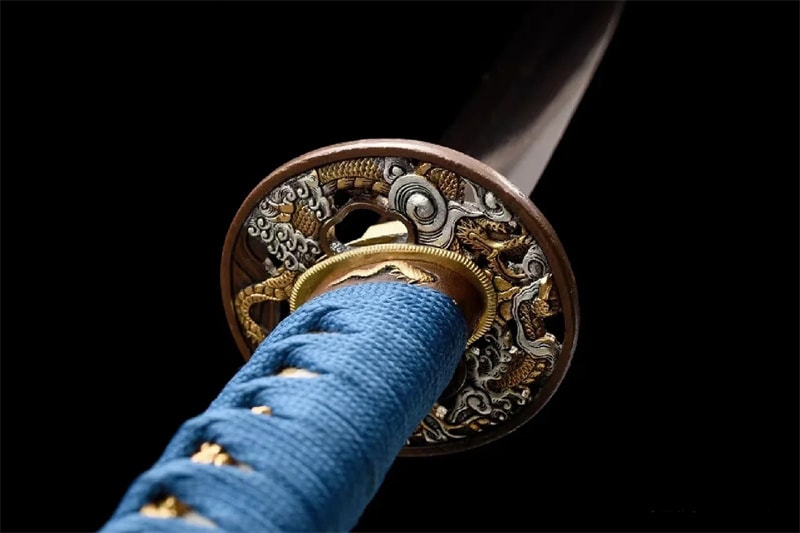 Tanto Sabae dans sa saya en bois laqué